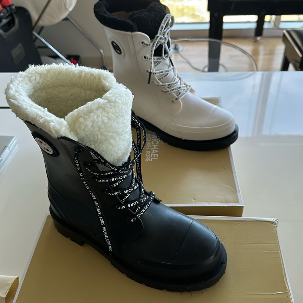 Michael kors boot super comfortable rain boots